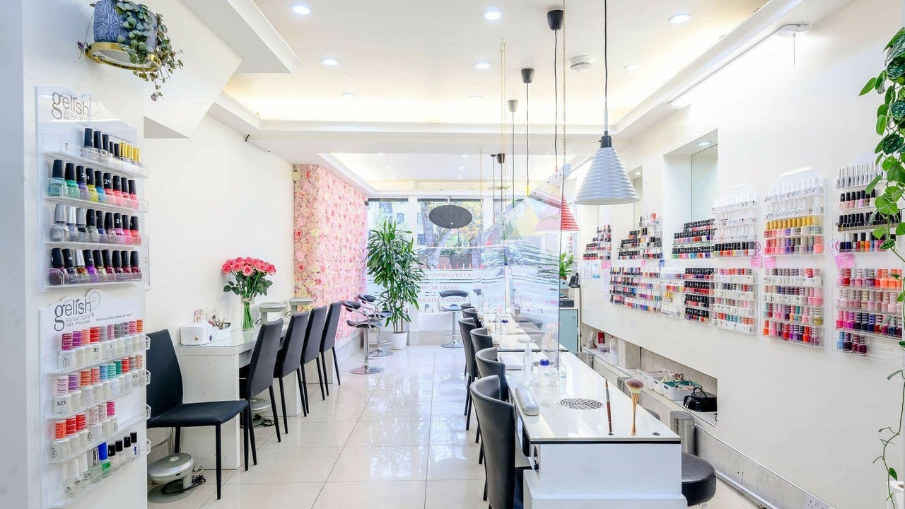 Modern Nail Lounge